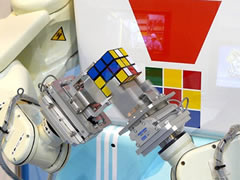 Roboti thyen rekordin njerezor te kubit rubik