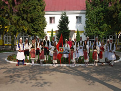 Grupi folklorik 'Bilbili', koncerte qe mbushen sheshet ne Poloni