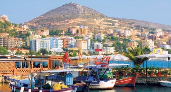 Celet sezoni turistik nga Saranda ne Vlore