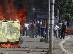 Proteste e dhunshme ne Mitrovice per uren