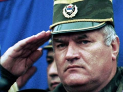 Ratko Mlladic perdhunohet nga pese veta ne burg