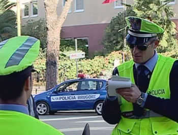 Udhetoni per ne Durres? Policia Rrugore: Perdorni edhe rrugen e vjeter